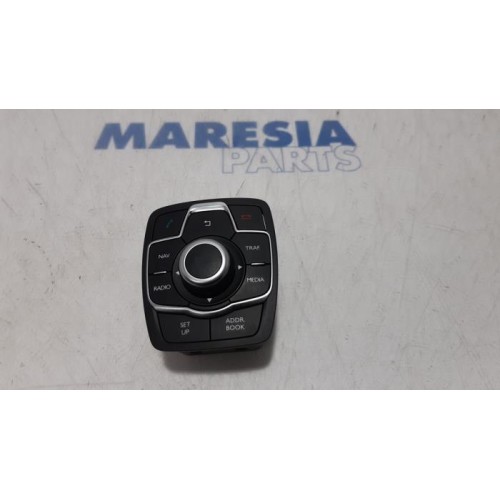 Peugeot - 508 - Panneau de commandes navigation