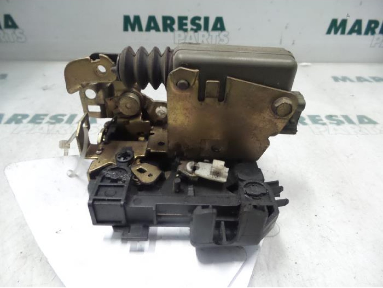 Renault - Megane - Front door lock mechanism 4-door, right