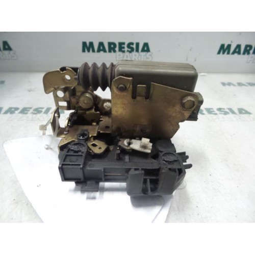 Renault - Megane - Front door lock mechanism 4-door, right