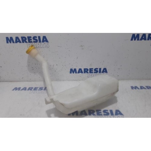 Renault - ZOE - Front windscreen washer reservoir