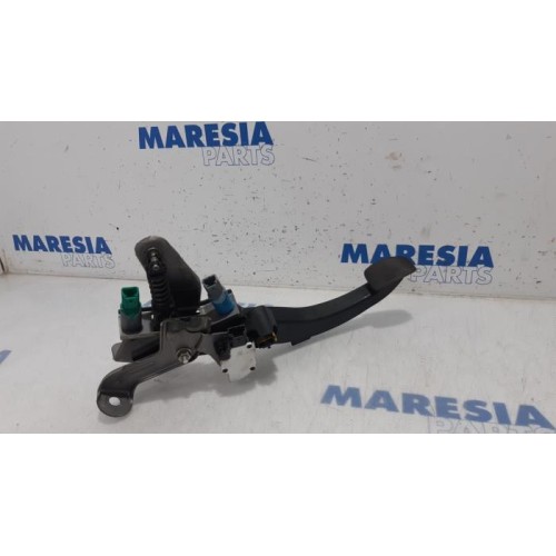 Renault - Grand Scenic - Clutch pedal