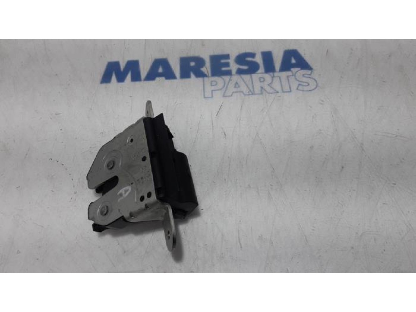 Fiat - 500 - Tailgate lock mechanism