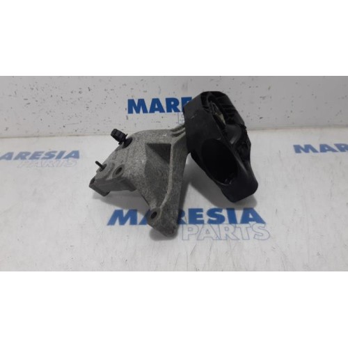 Renault - Scenic - Engine mount