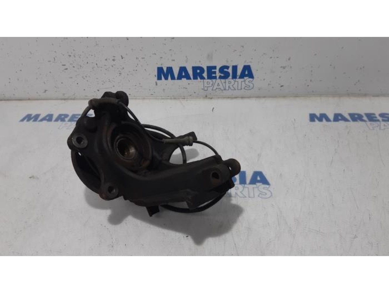Peugeot - 208 - Fusee links-voor