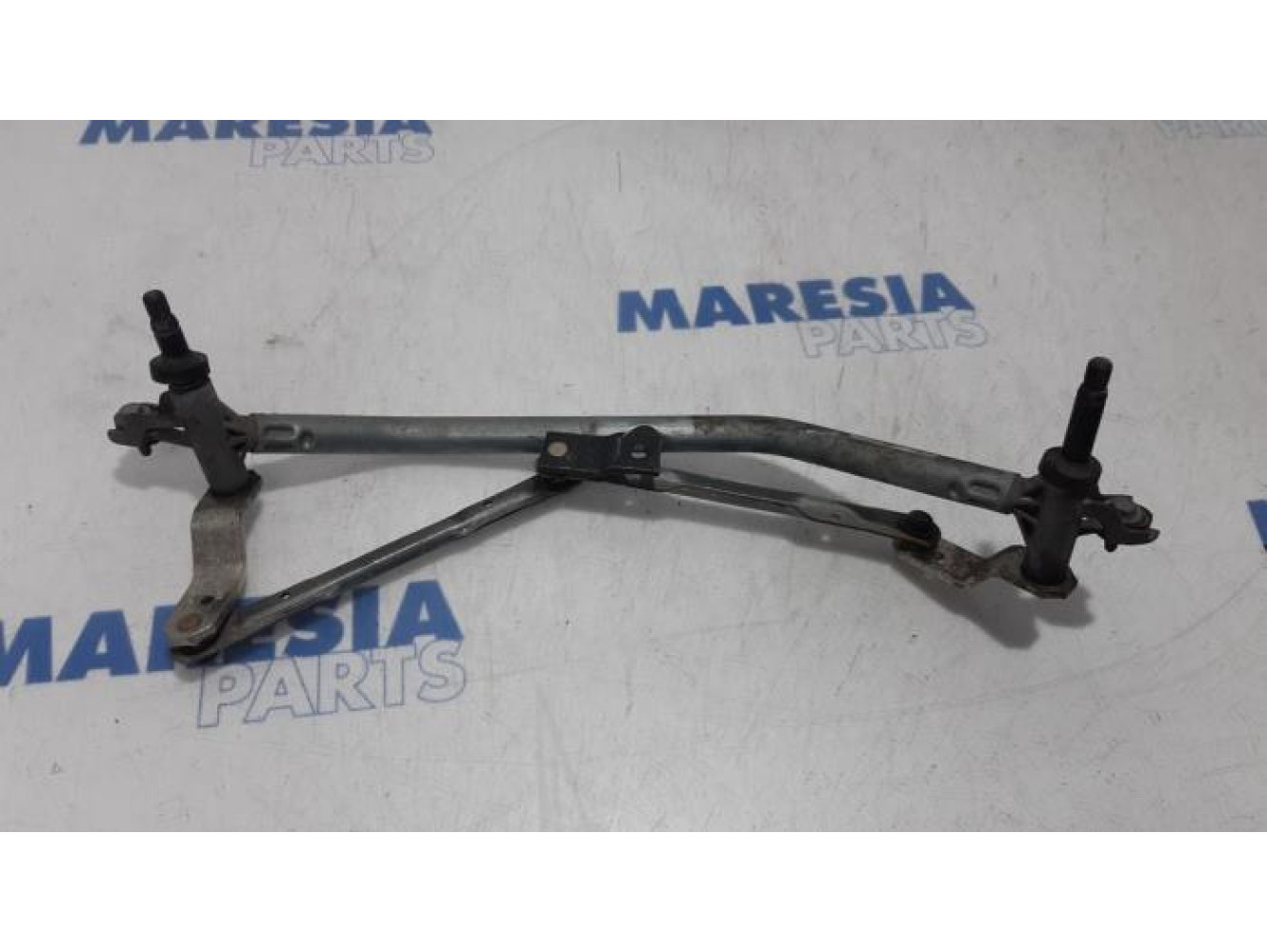 Peugeot - 208 - Wiper mechanism