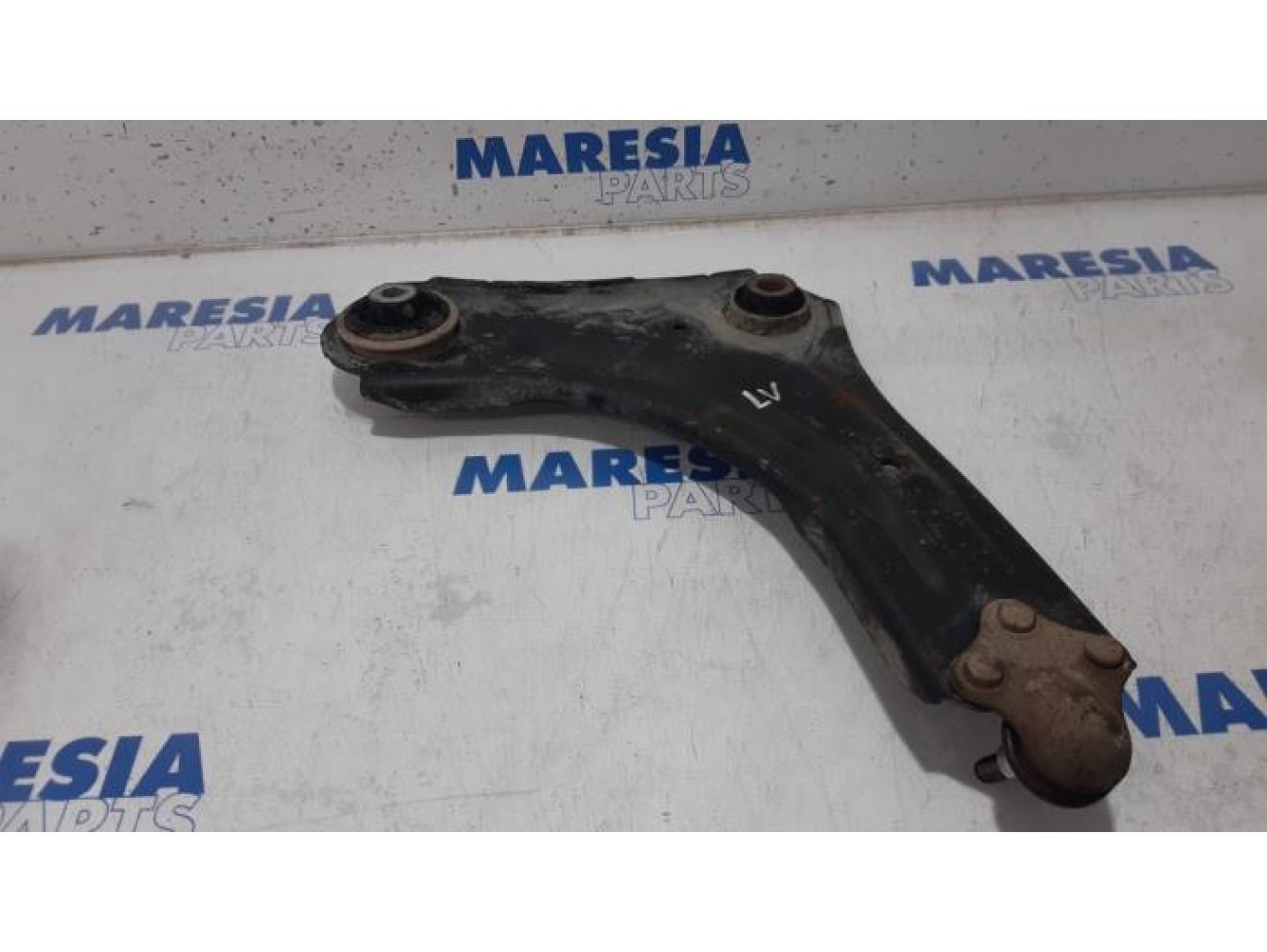 Renault - Scenic - Front lower wishbone, left