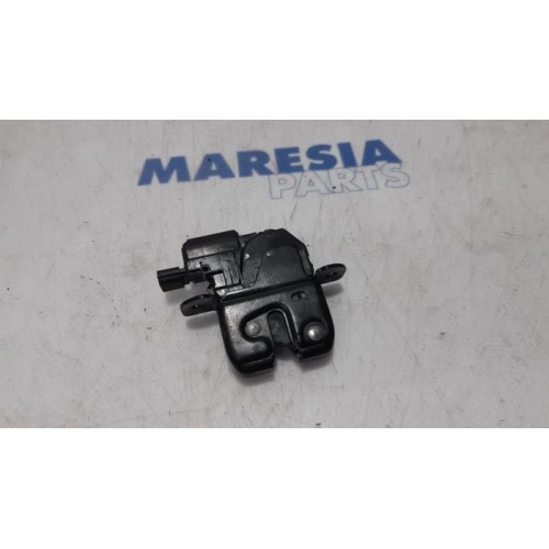 Renault - Scenic - Tailgate lock mechanism
