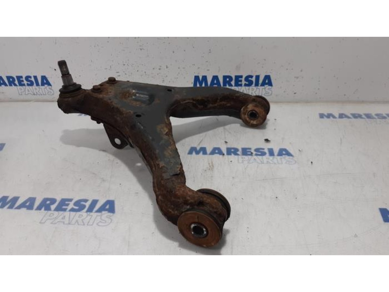 Iveco - Daily - Front lower wishbone, right