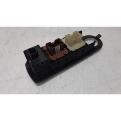 Renault - Clio - Multi-functional window switch