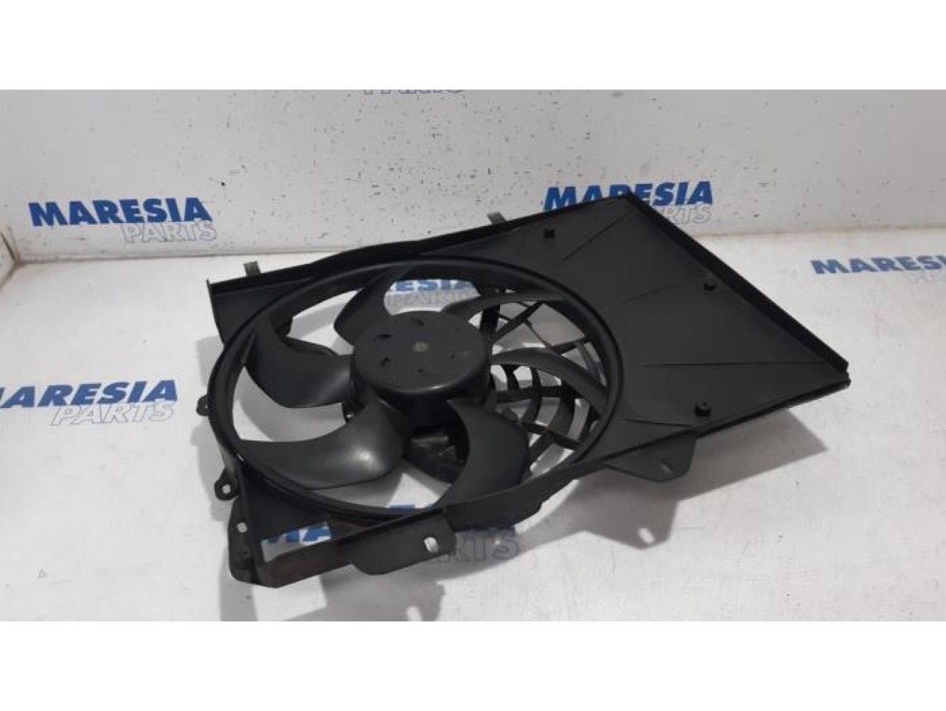 Peugeot - 208 - Fan motor
