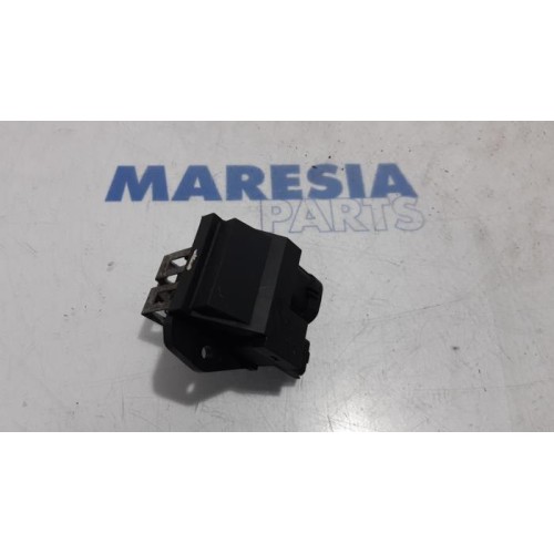 Peugeot - 208 - Cooling fan resistor