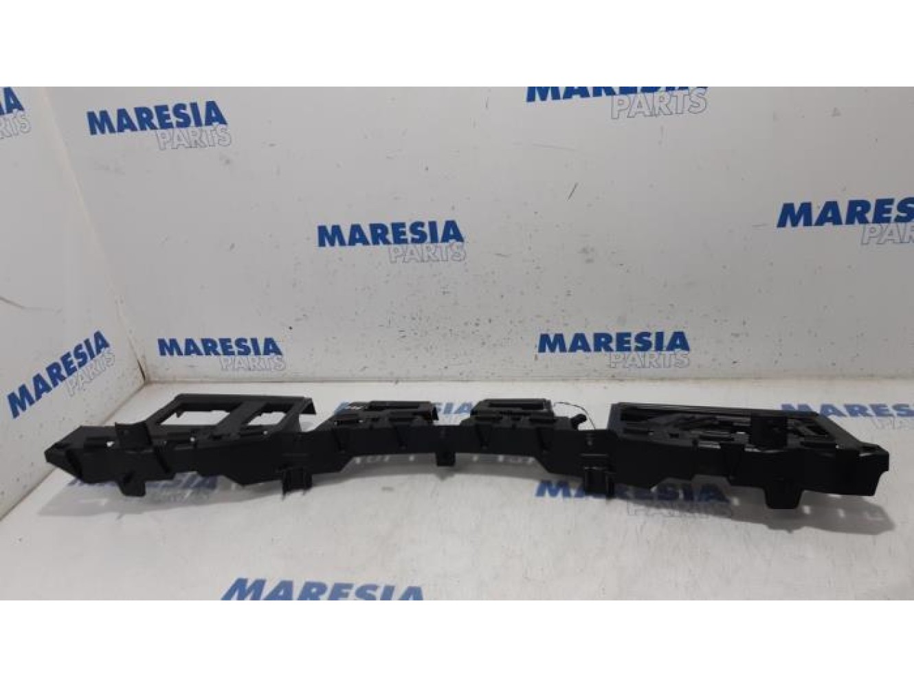 Renault - Scenic - Rear bumper bracket central