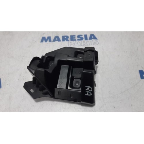 Renault - Scenic - Rear bumper bracket, right