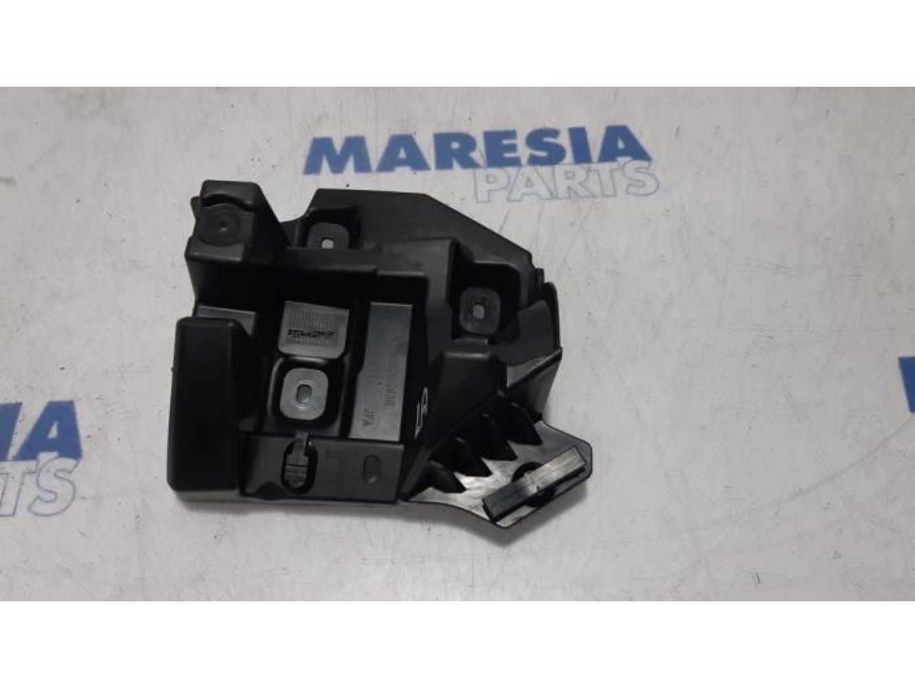 Renault - Scenic - Rear bumper bracket, left