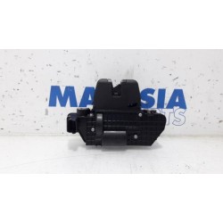 Peugeot - 208 - Tailgate lock mechanism