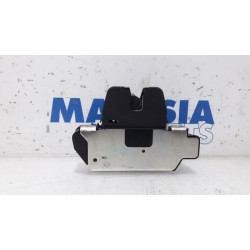 Peugeot - 208 - Tailgate lock mechanism