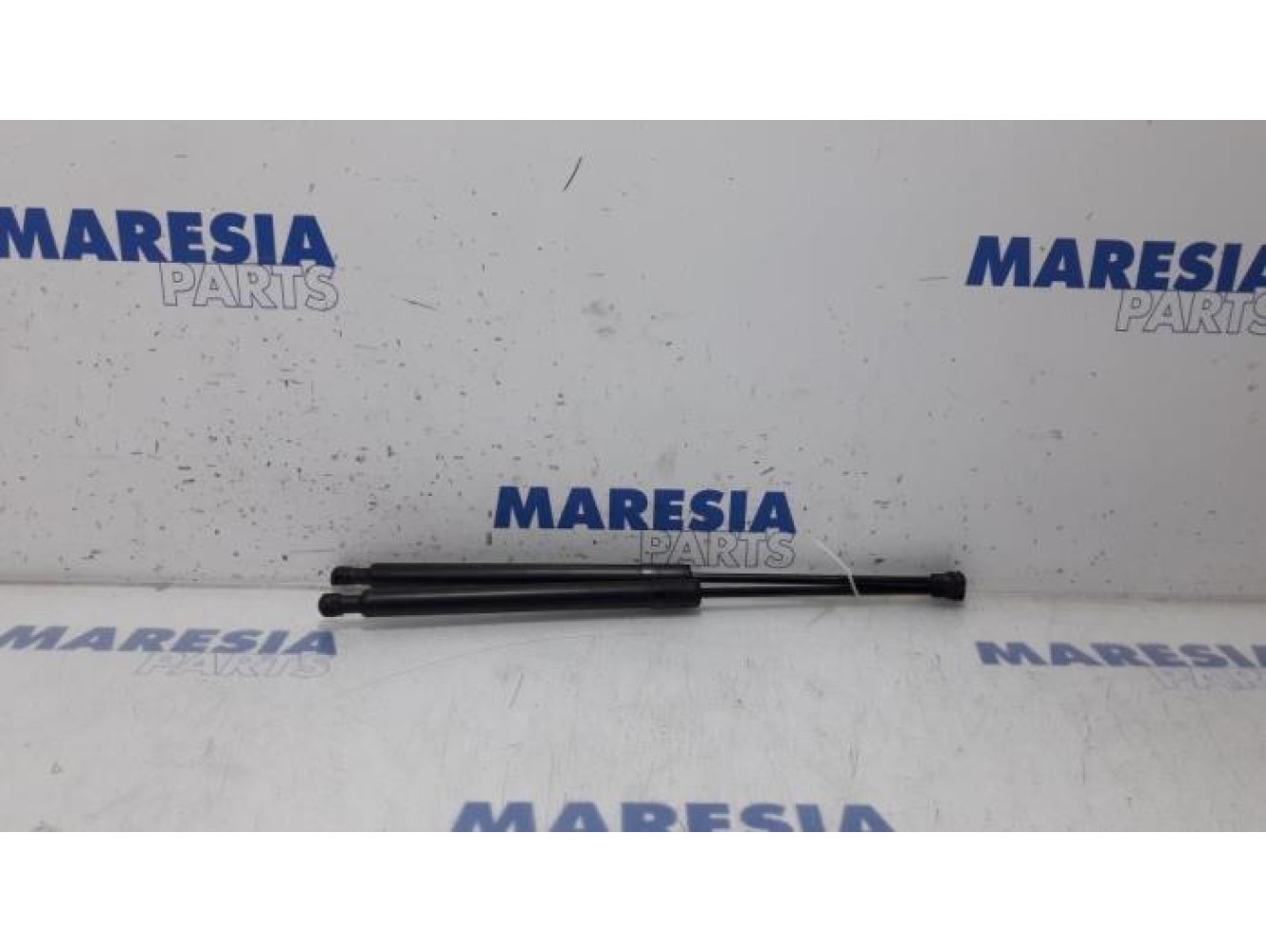 Peugeot - 208 - Set of tailgate gas struts