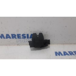 Peugeot - 308 - Tailgate lock mechanism