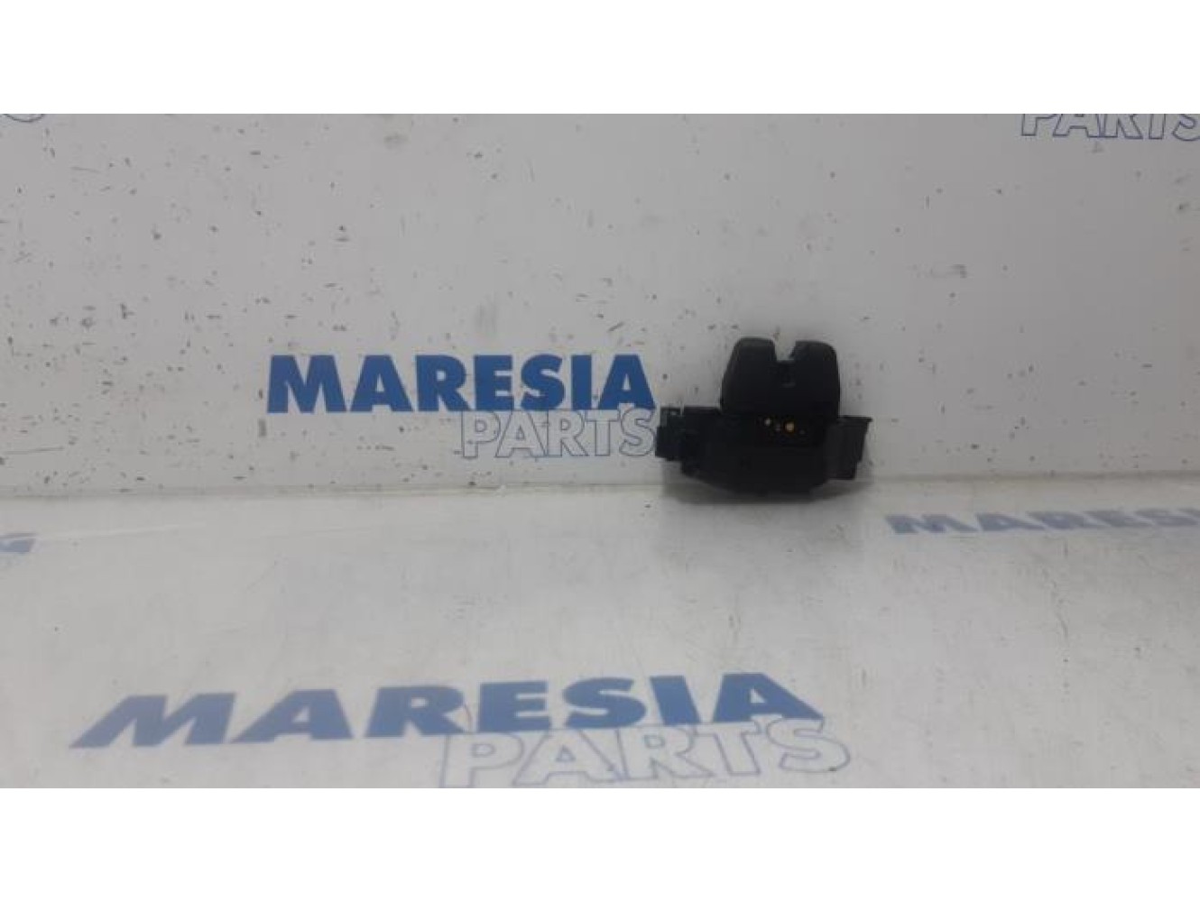 Peugeot - 308 - Tailgate lock mechanism