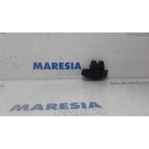 Peugeot - 308 - Tailgate lock mechanism
