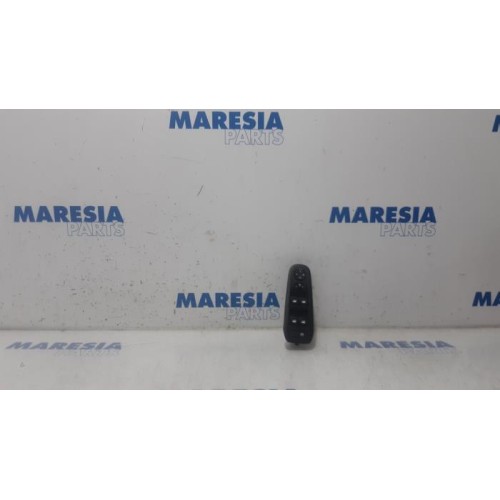 Peugeot - 308 - Multi-functional window switch