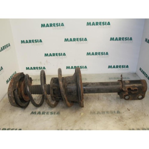 Renault - Megane Scenic - Front shock absorber rod, right