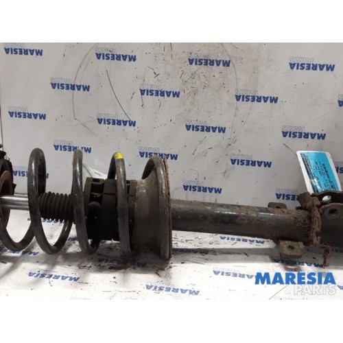 Renault - Megane Scenic - Front shock absorber rod, right