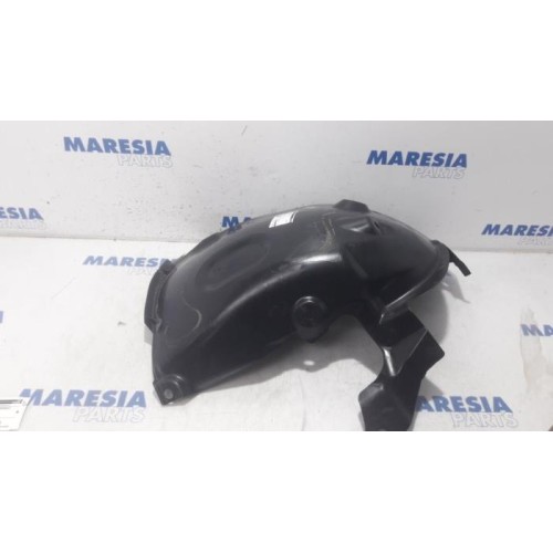 Renault - Megane - Wheel arch liner