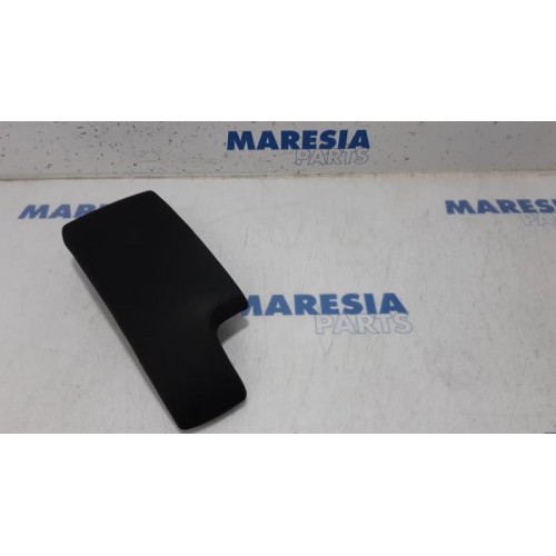 Renault - Megane - Armrest