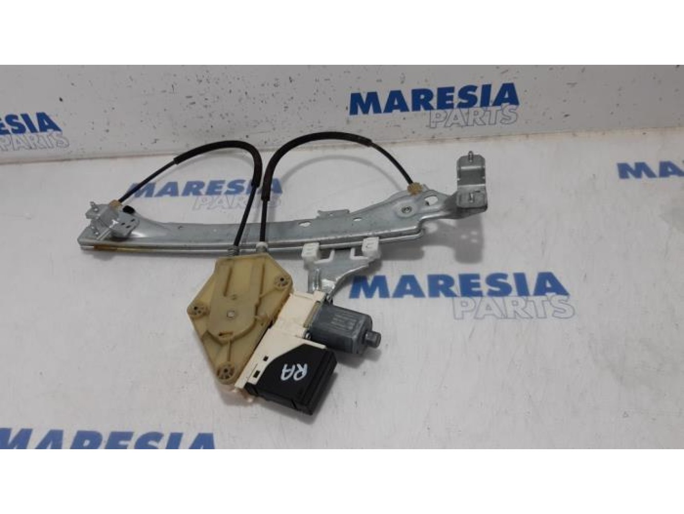 Renault - Megane - Rear door window mechanism 4-door, right