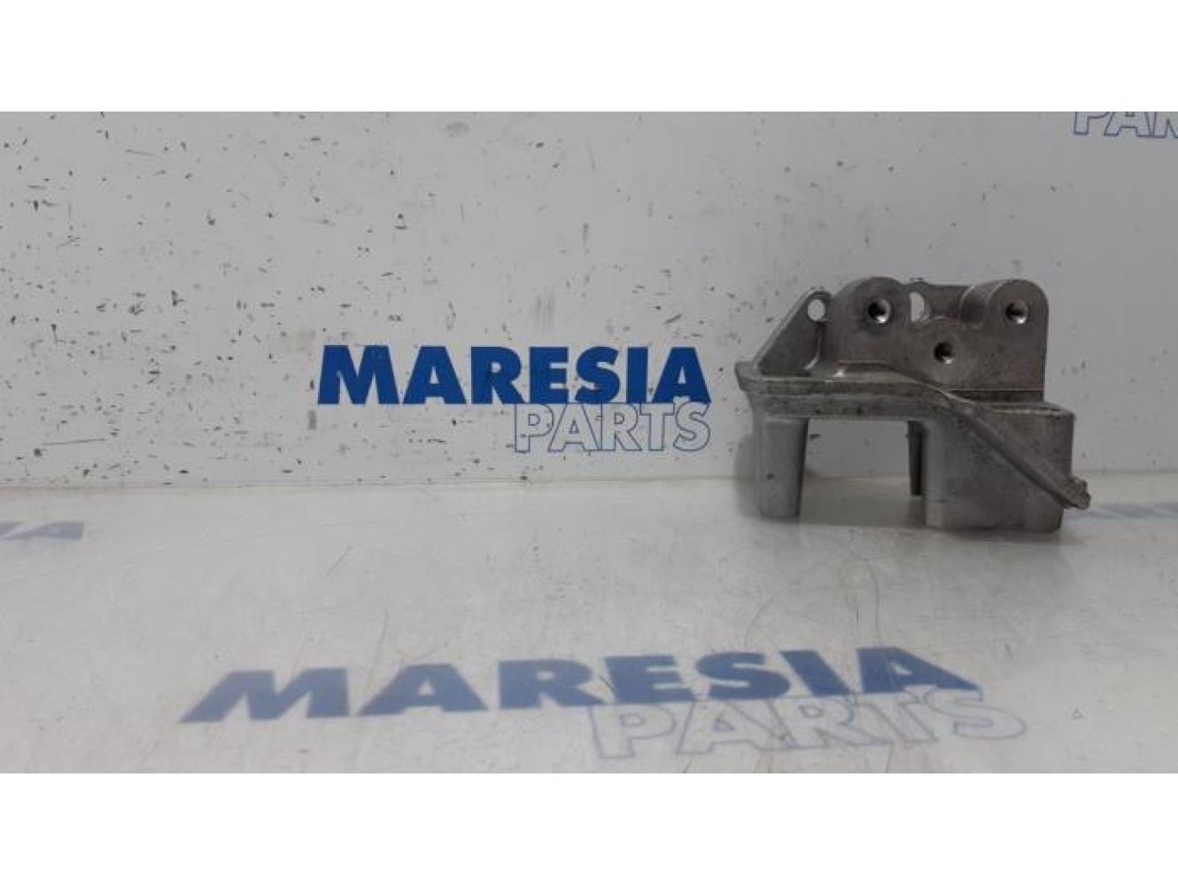 Opel - Combo - Engine mount