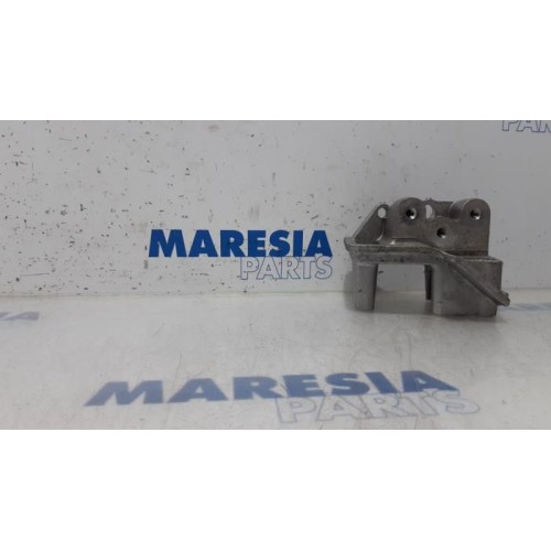 Opel - Combo - Engine mount