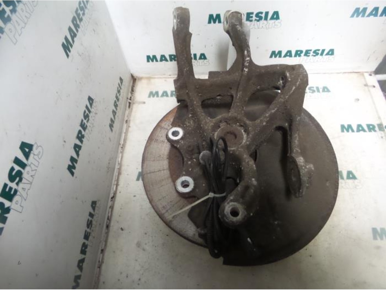 Peugeot - 407 - Fusee links-achter