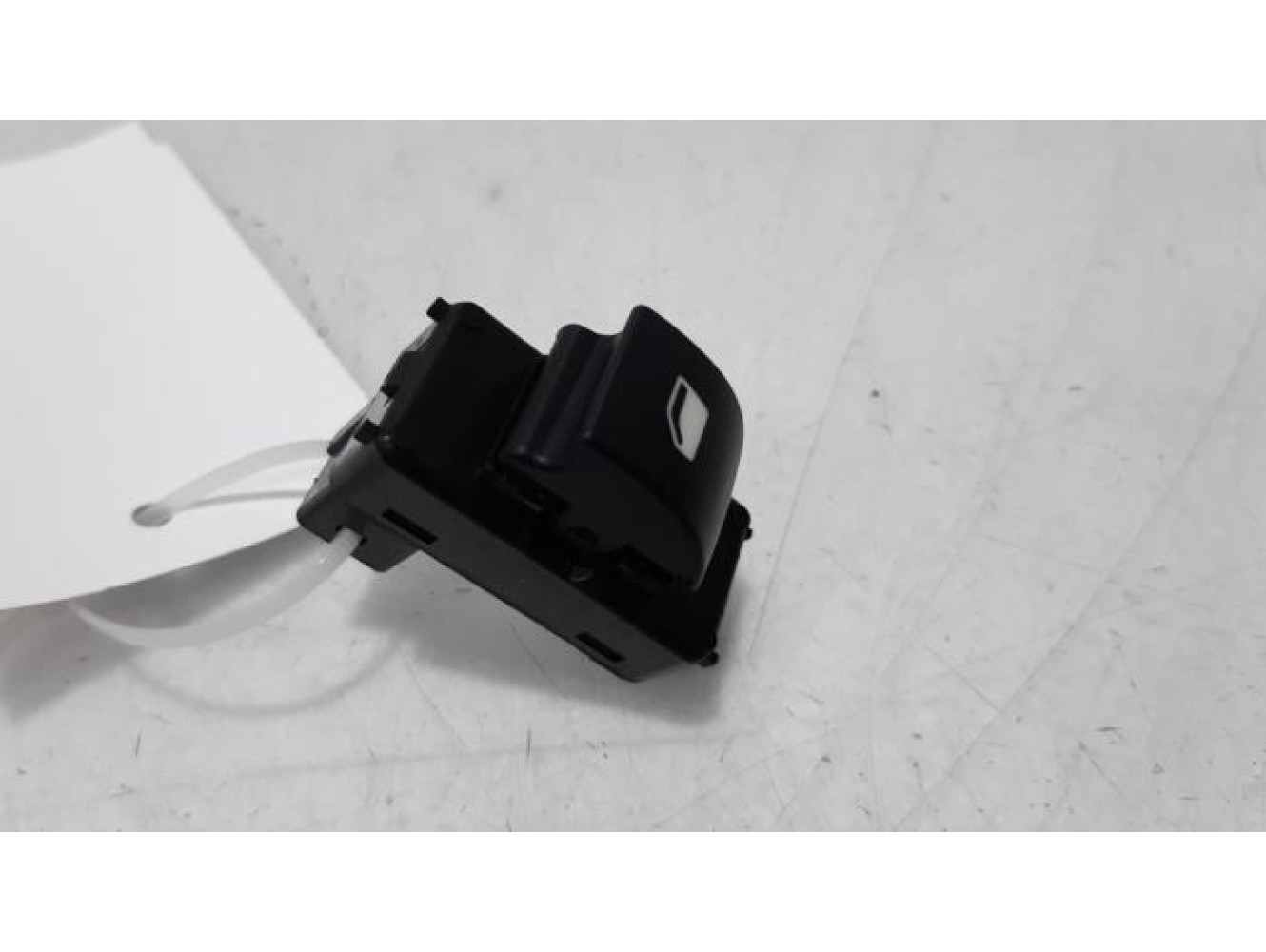 Peugeot - Partner - Electric window switch