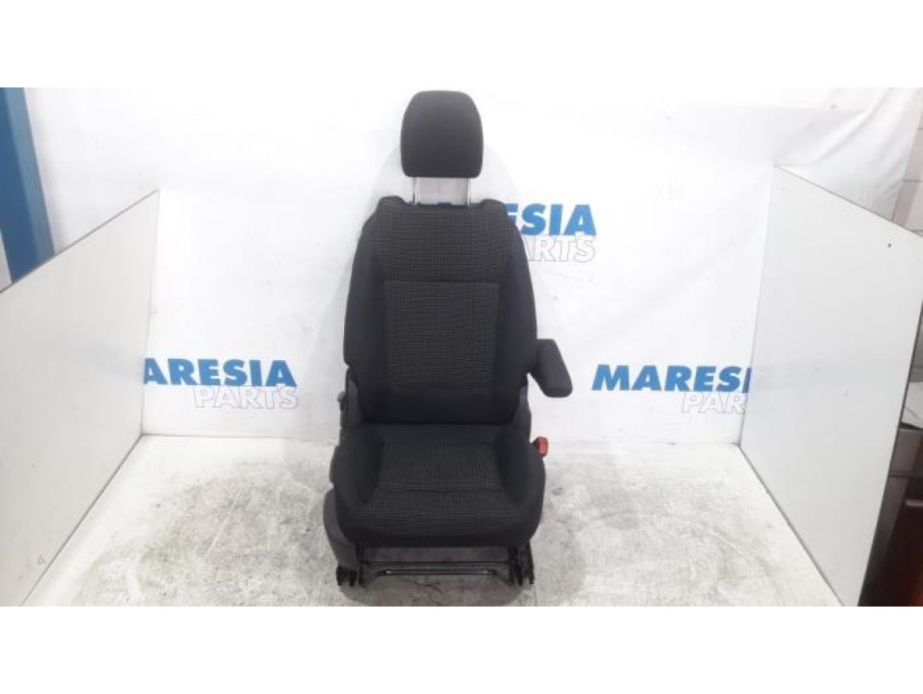 Peugeot - 5008 - Seat, right