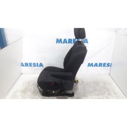 Peugeot - 5008 - Seat, right