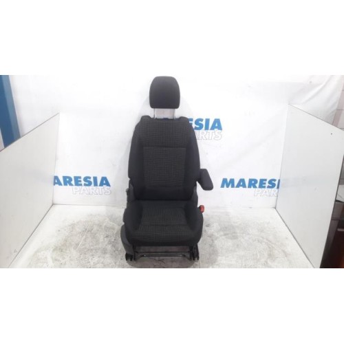 Peugeot - 5008 - Seat, right