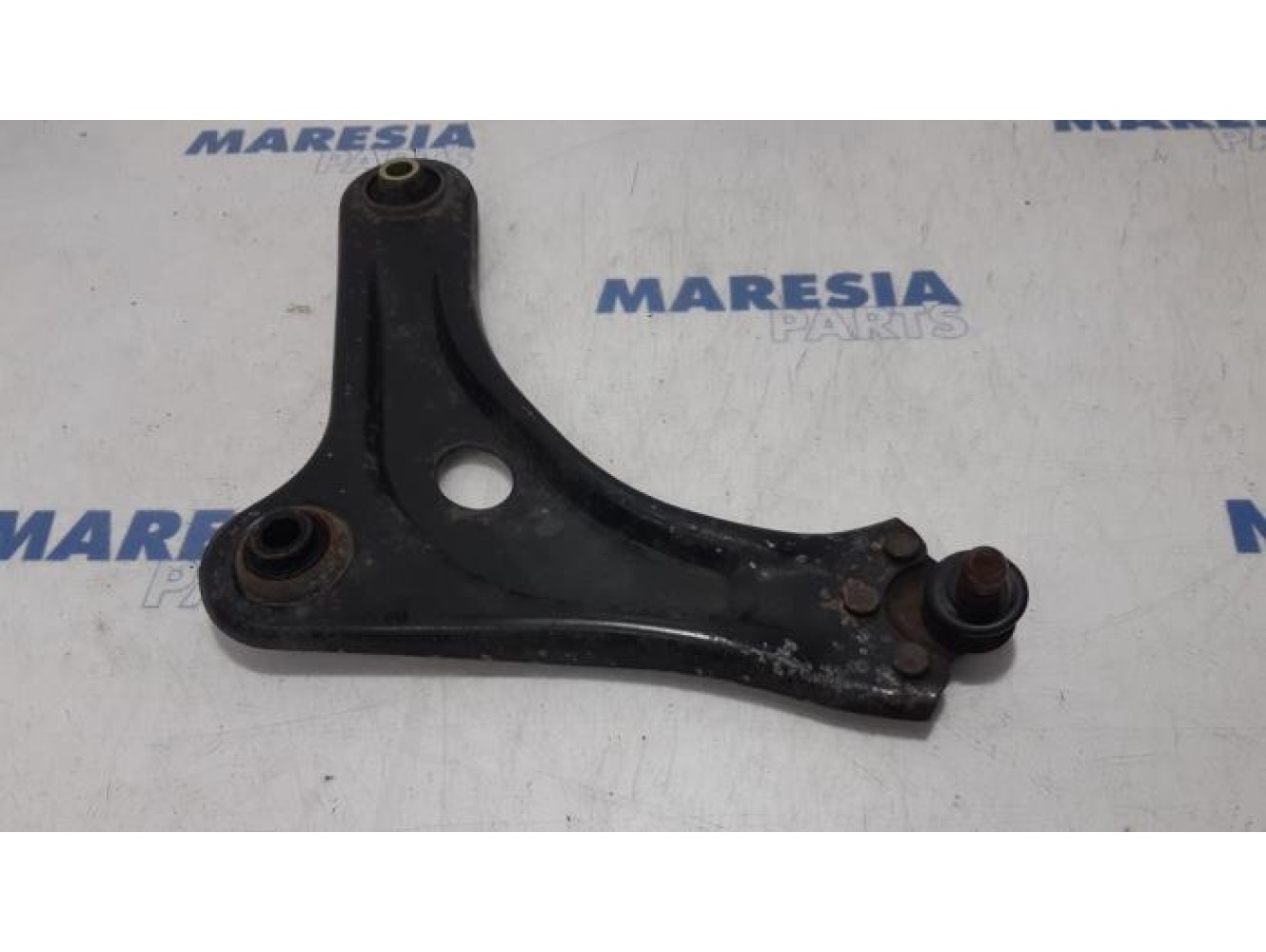 Peugeot - 208 - Front lower wishbone, left
