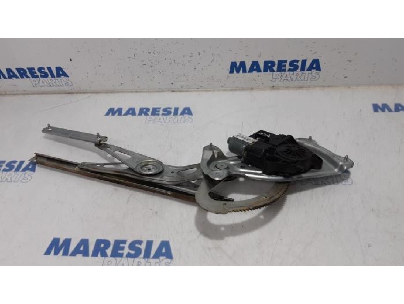 Renault - Scenic - Rear door window mechanism 4-door, right