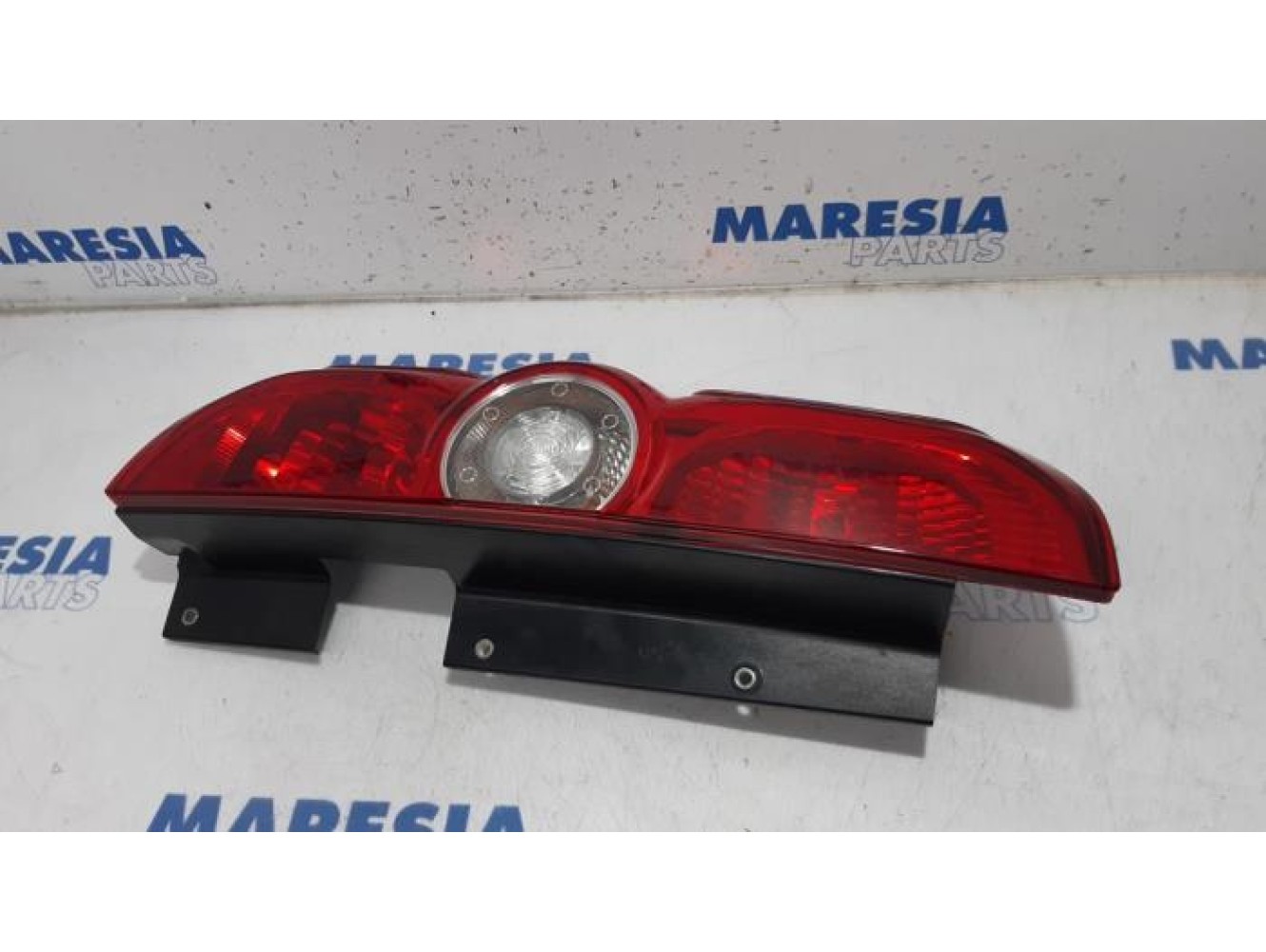 Opel - Combo - Achterlicht links