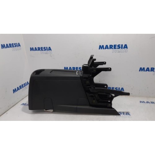 Peugeot - 5008 - Middle console