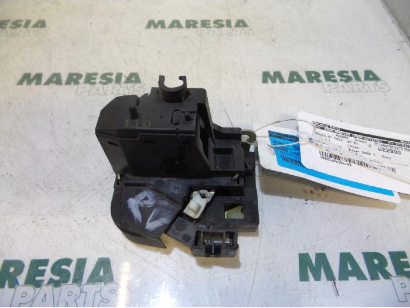 Renault - Megane Scenic - Front door lock mechanism 4-door, right