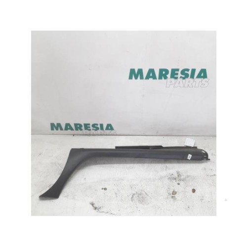 Renault - Megane Scenic - Side skirt, right