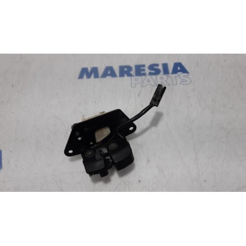 Fiat - Panda - Tailgate lock mechanism