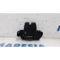 Peugeot - 5008 - Tailgate lock mechanism
