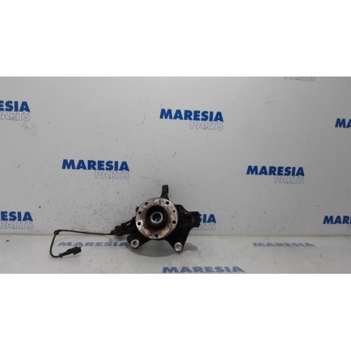 Renault - Megane - Fusee links-voor