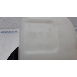 Renault - Megane - Front windscreen washer reservoir