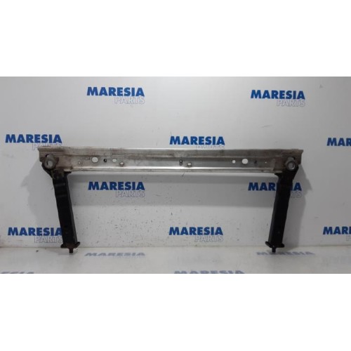 Renault - Megane - Radiator bar