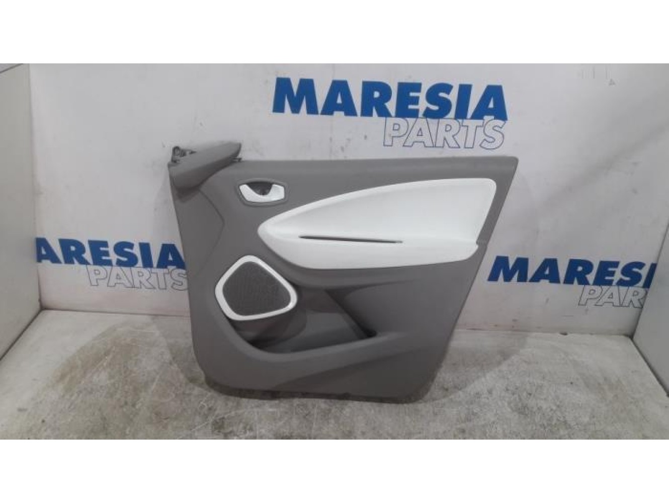 Renault - ZOE - Front door trim 4-door, right