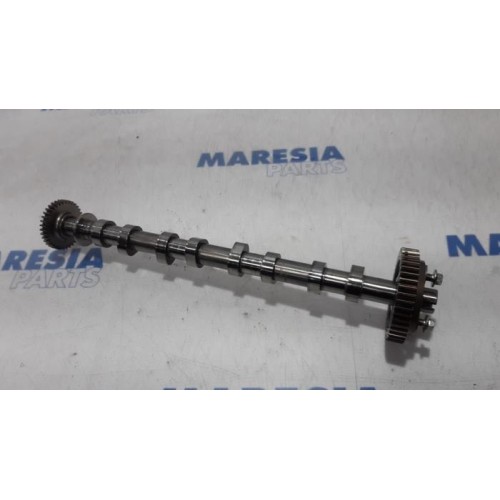 Renault - Trafic - Camshaft